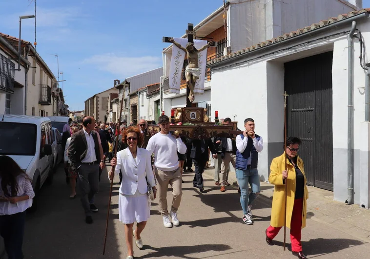 Fuenterroble venera al Cristo del Socorro